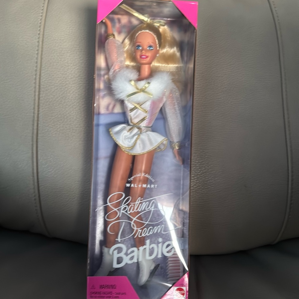 NEW 1996 VINTAGE, MATTEL #17244 BARBIE SKATING DREAM SPECIAL EDITION WALMART